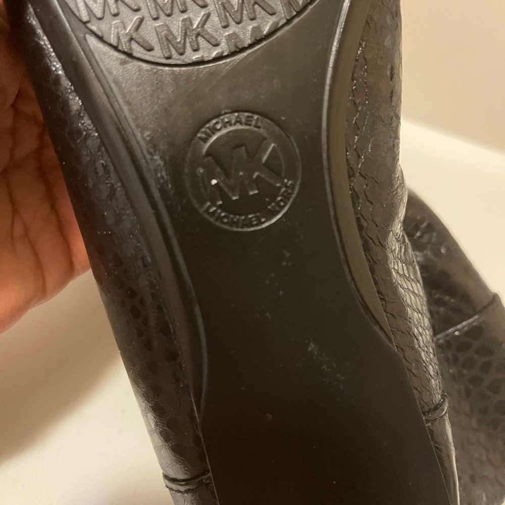 Michael Kors Fulton Black Quilted
Leather Ballet Flat Shoes Silver MK.brand new - Picture 14 of 16